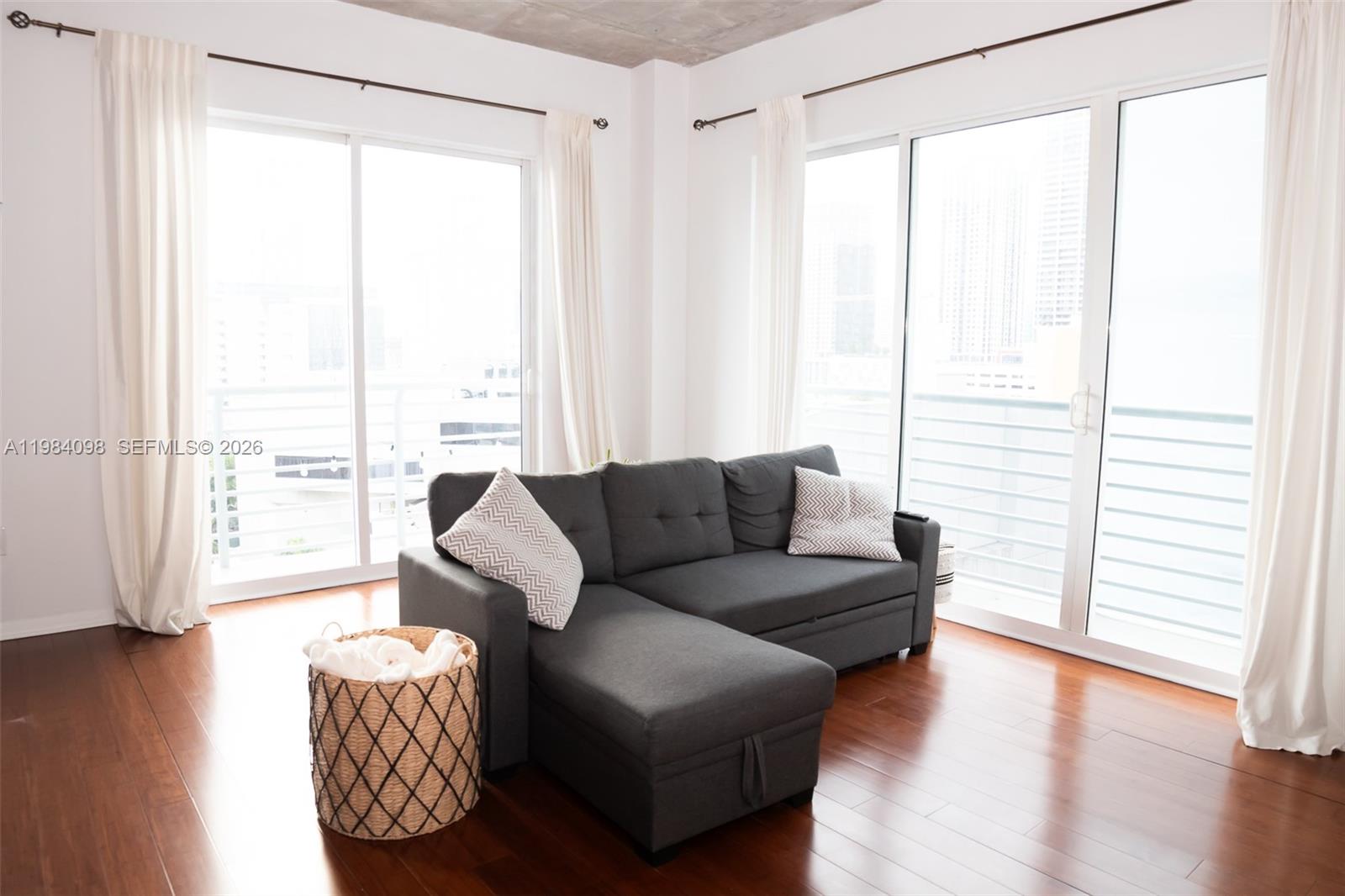 image Loft Downtown I11