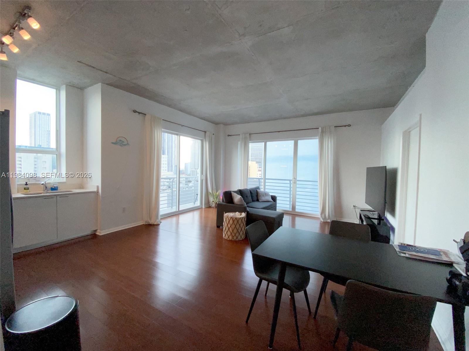 image Loft Downtown I14