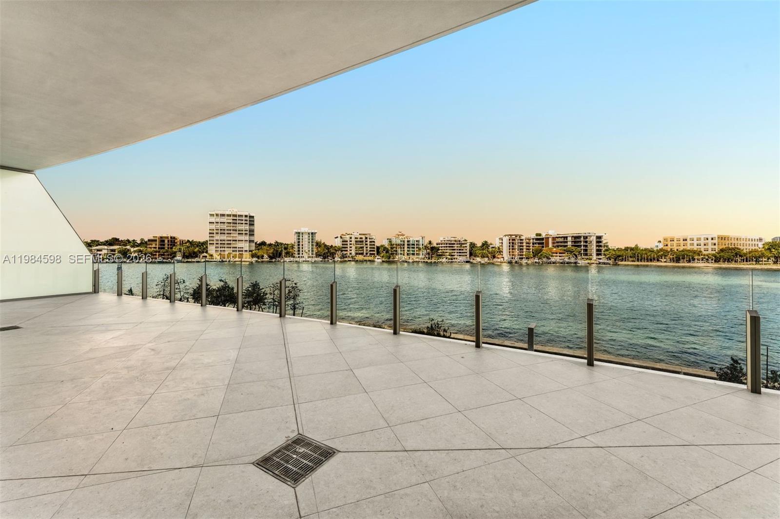 5 Grove Isle Dr #L204 Coconut Grove, FL 33133