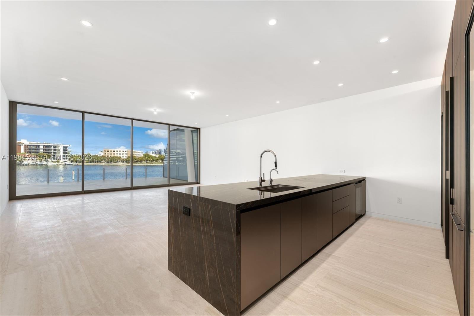 5 Grove Isle Dr #L204 Coconut Grove, FL 33133