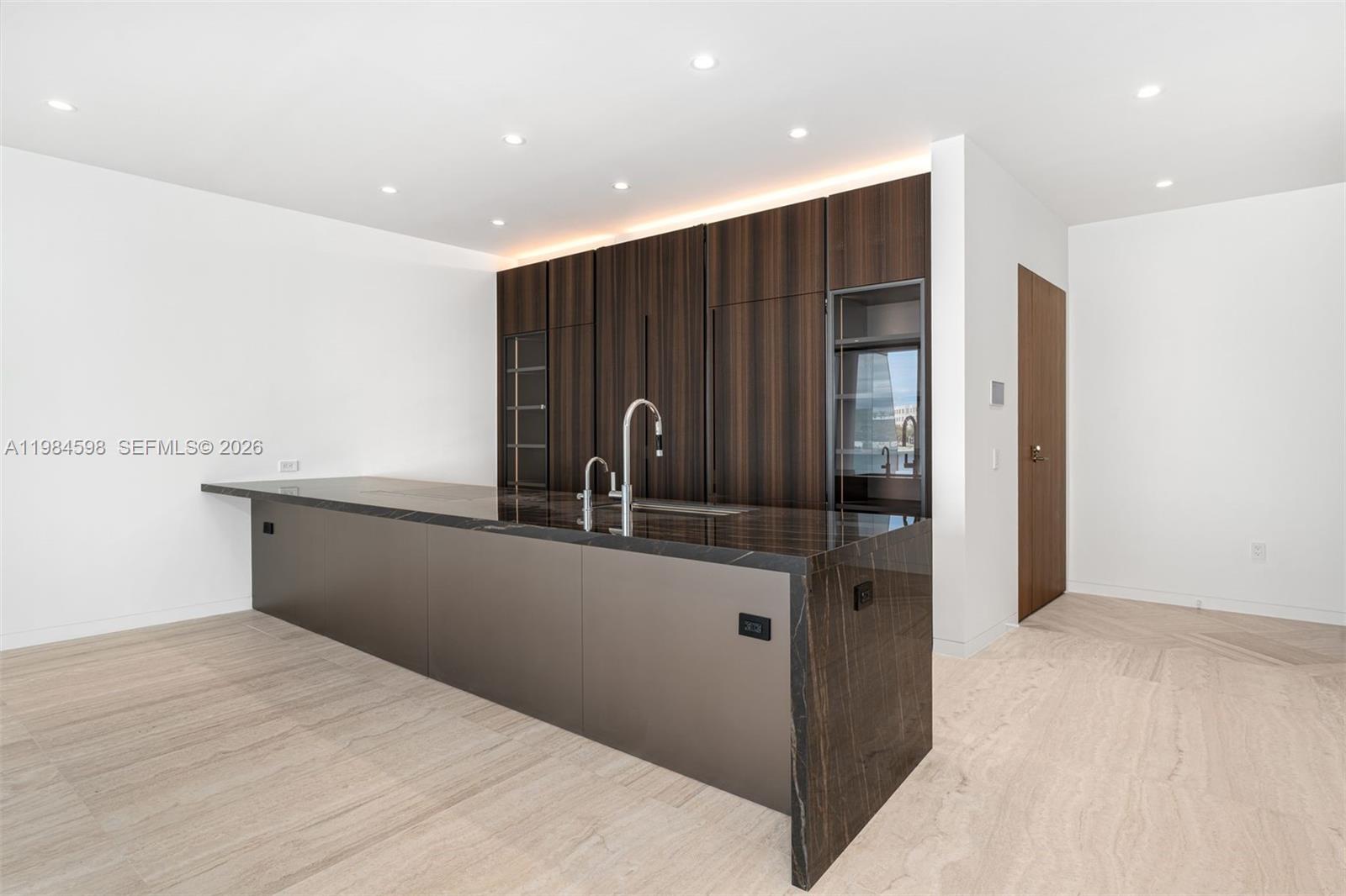 5 Grove Isle Dr #L204 Coconut Grove, FL 33133