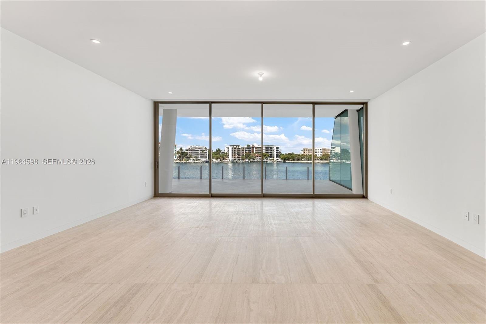 5 Grove Isle Dr #L204 Coconut Grove, FL 33133