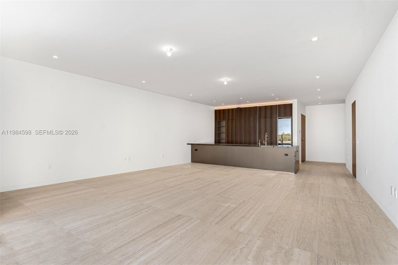 5 Grove Isle Dr #L204 Coconut Grove, FL 33133