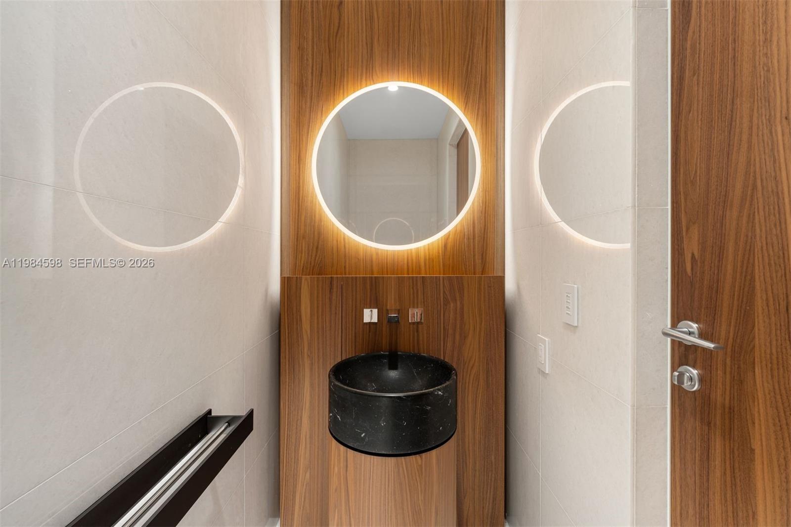 5 Grove Isle Dr #L204 Coconut Grove, FL 33133