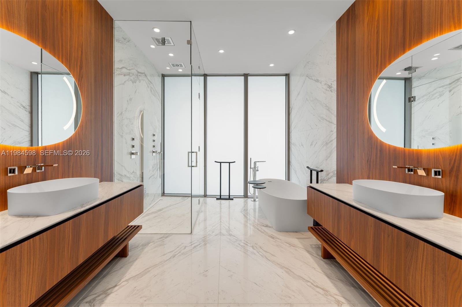 5 Grove Isle Dr #L204 Coconut Grove, FL 33133