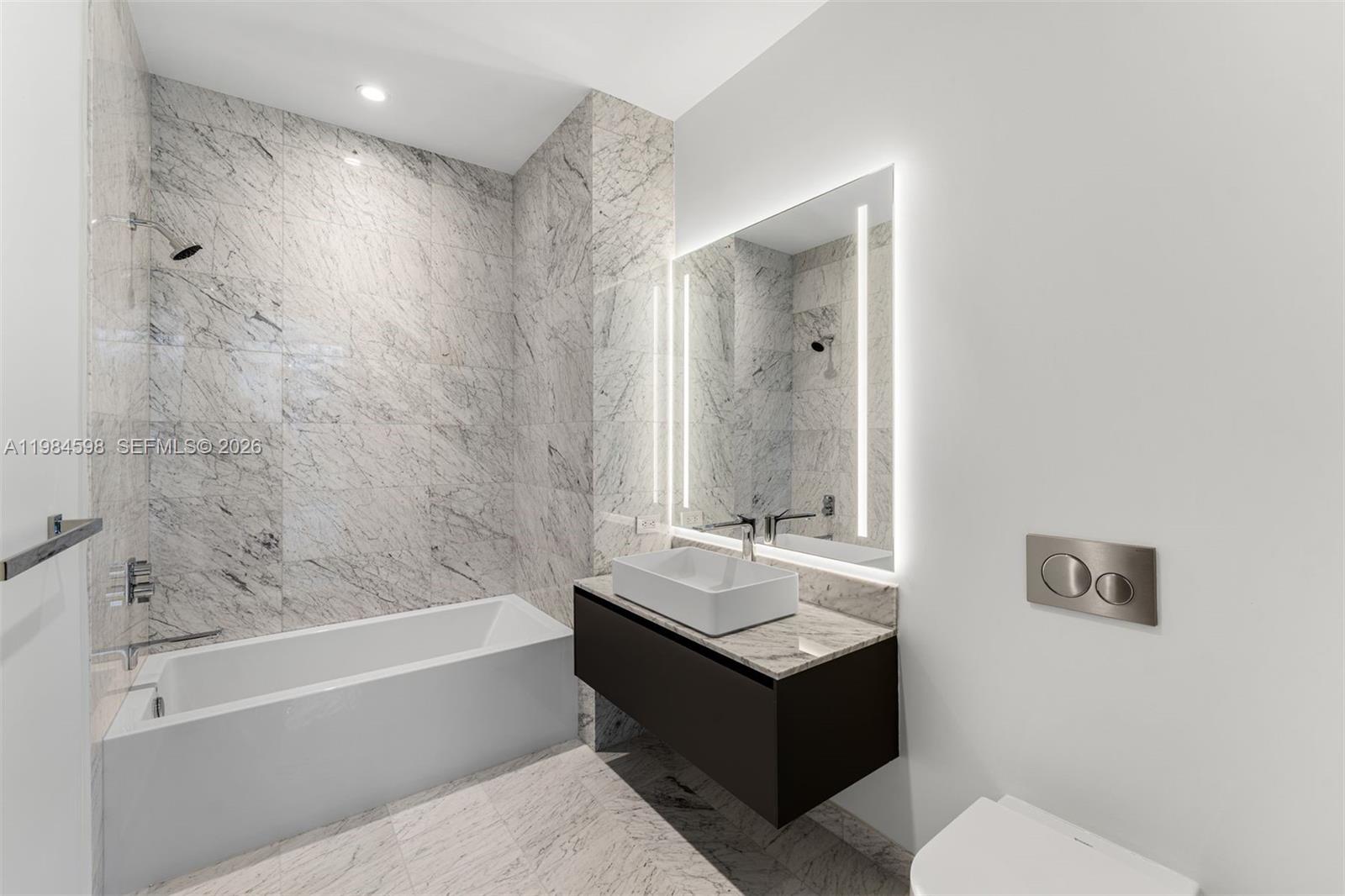 5 Grove Isle Dr #L204 Coconut Grove, FL 33133