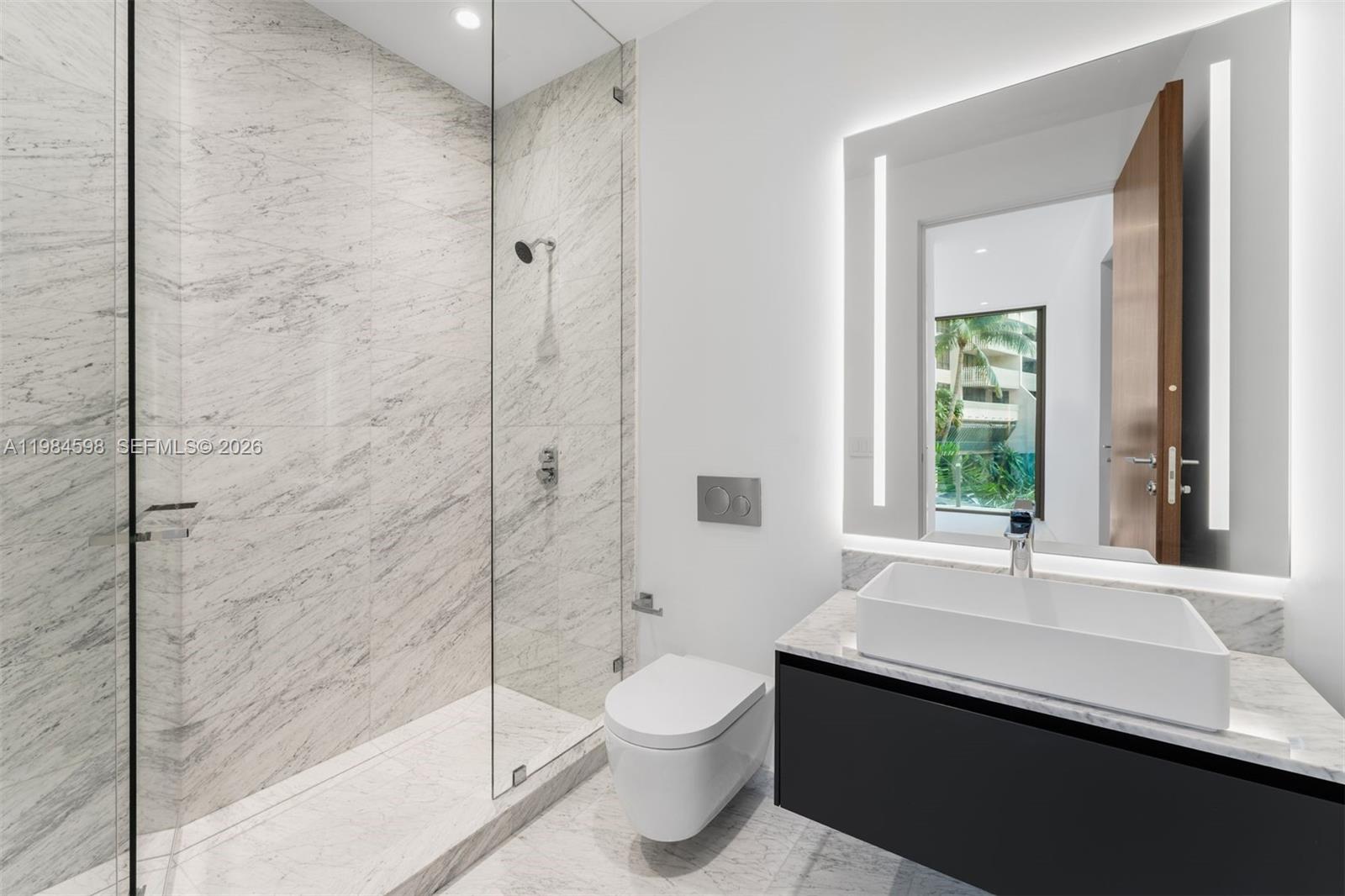 5 Grove Isle Dr #L204 Coconut Grove, FL 33133