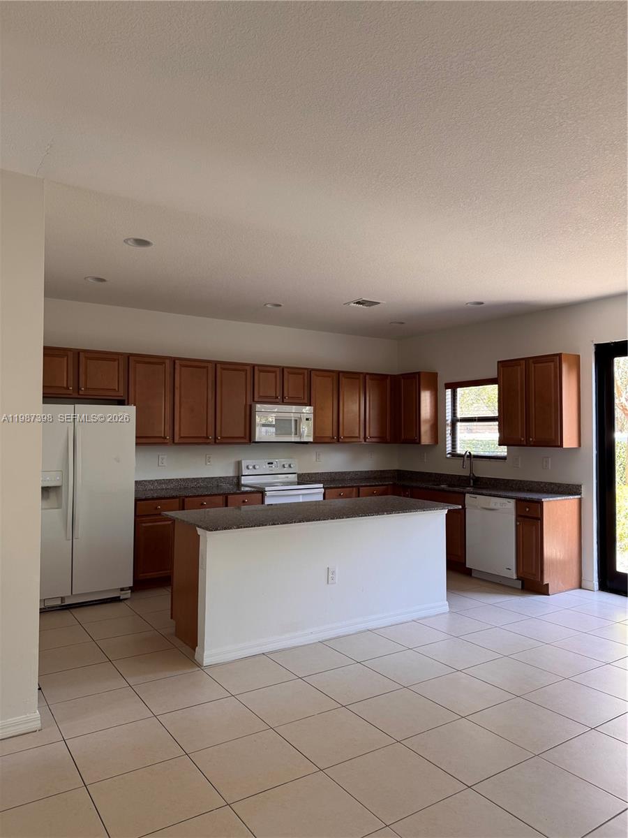 772 NE 191st Ter Miami, FL 33179