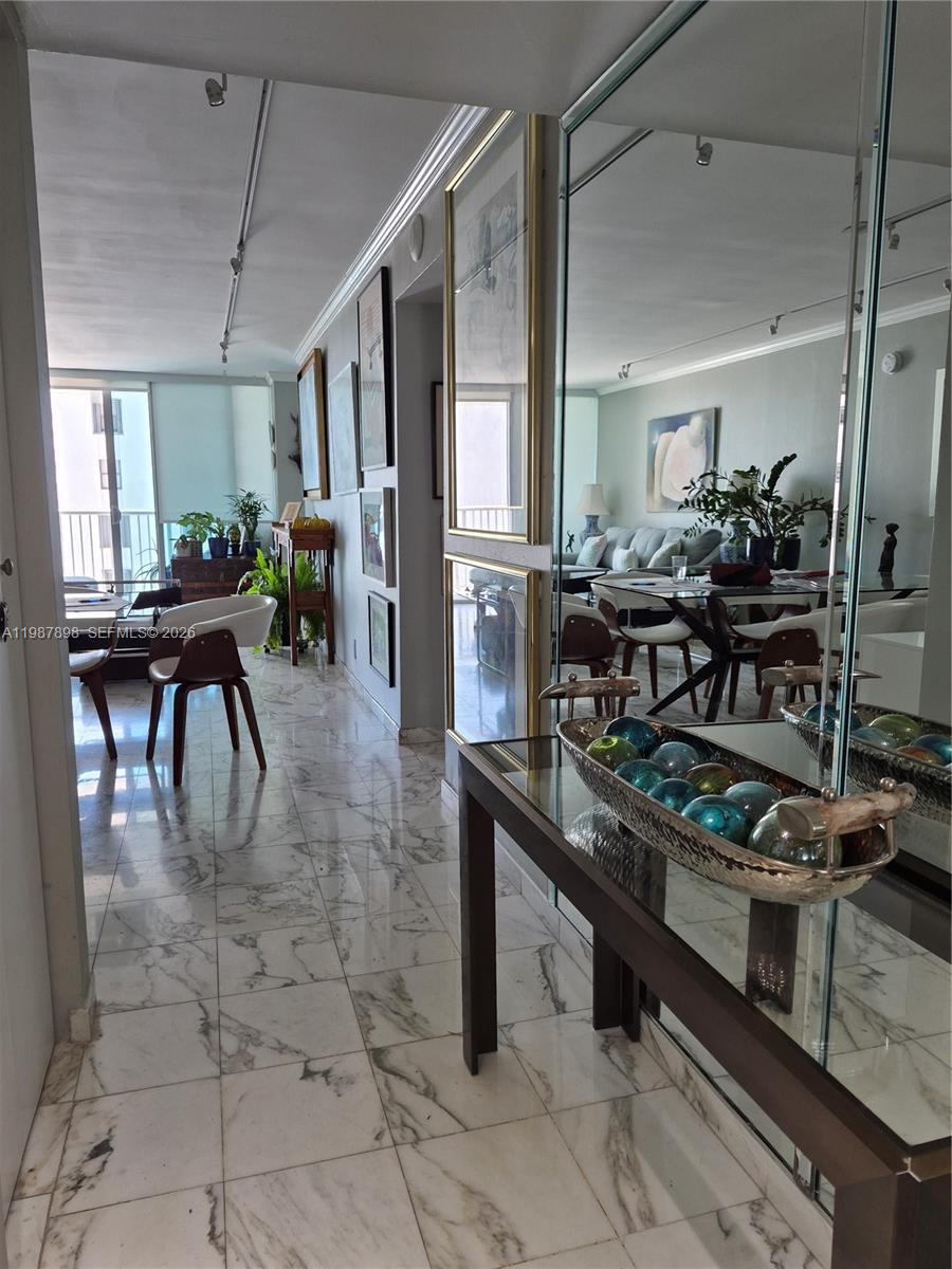 2655 Collins Ave #1910 Miami Beach, FL 33140
