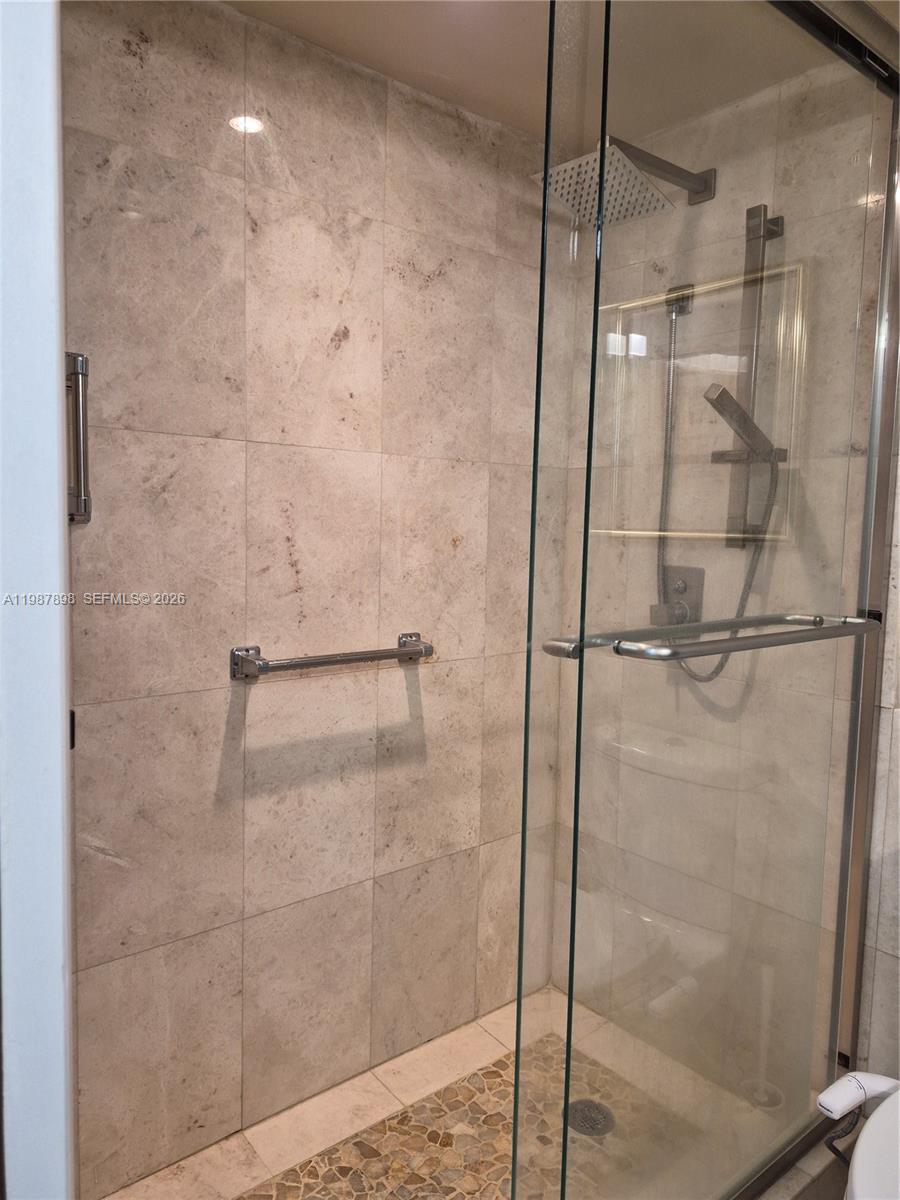 2655 Collins Ave #1910 Miami Beach, FL 33140