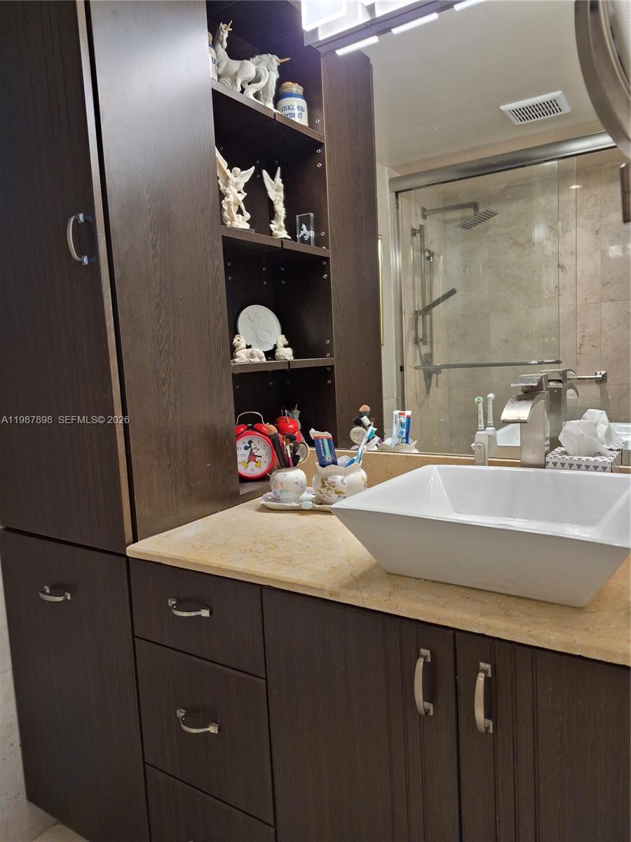 2655 Collins Ave #1910 Miami Beach, FL 33140