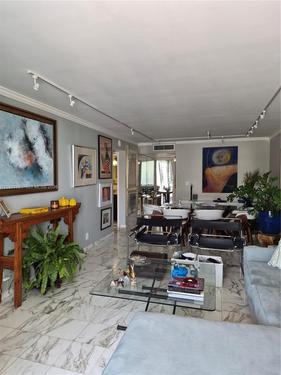 2655 Collins Ave #1910 Miami Beach, FL 33140