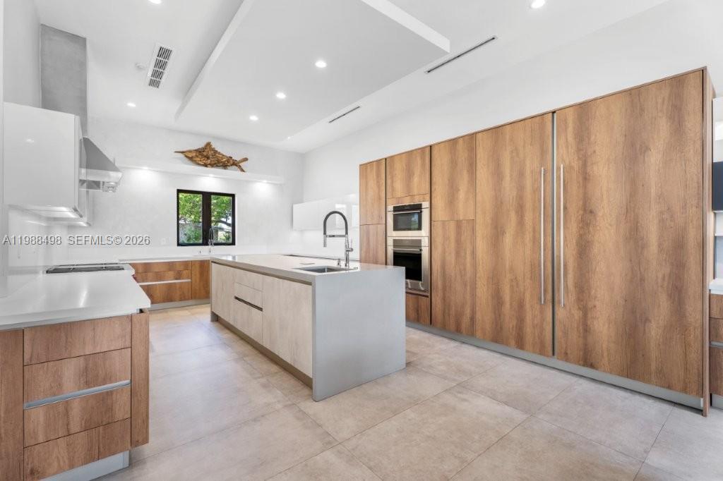 12885 N Bayshore Dr North Miami, FL 33181