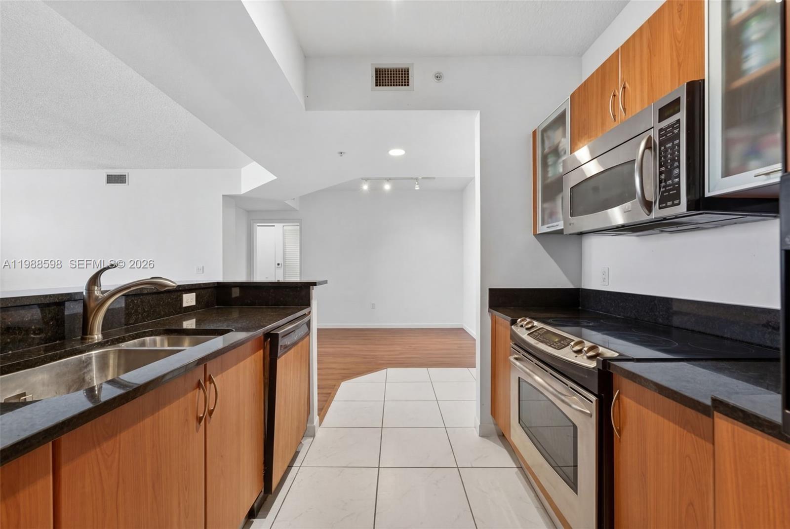 image The Venture at Aventura13