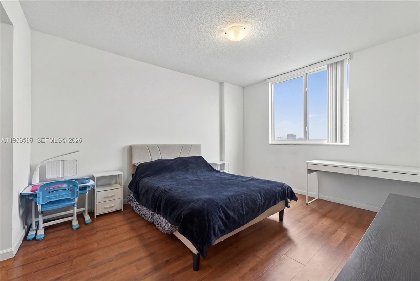 image The Venture at Aventura16