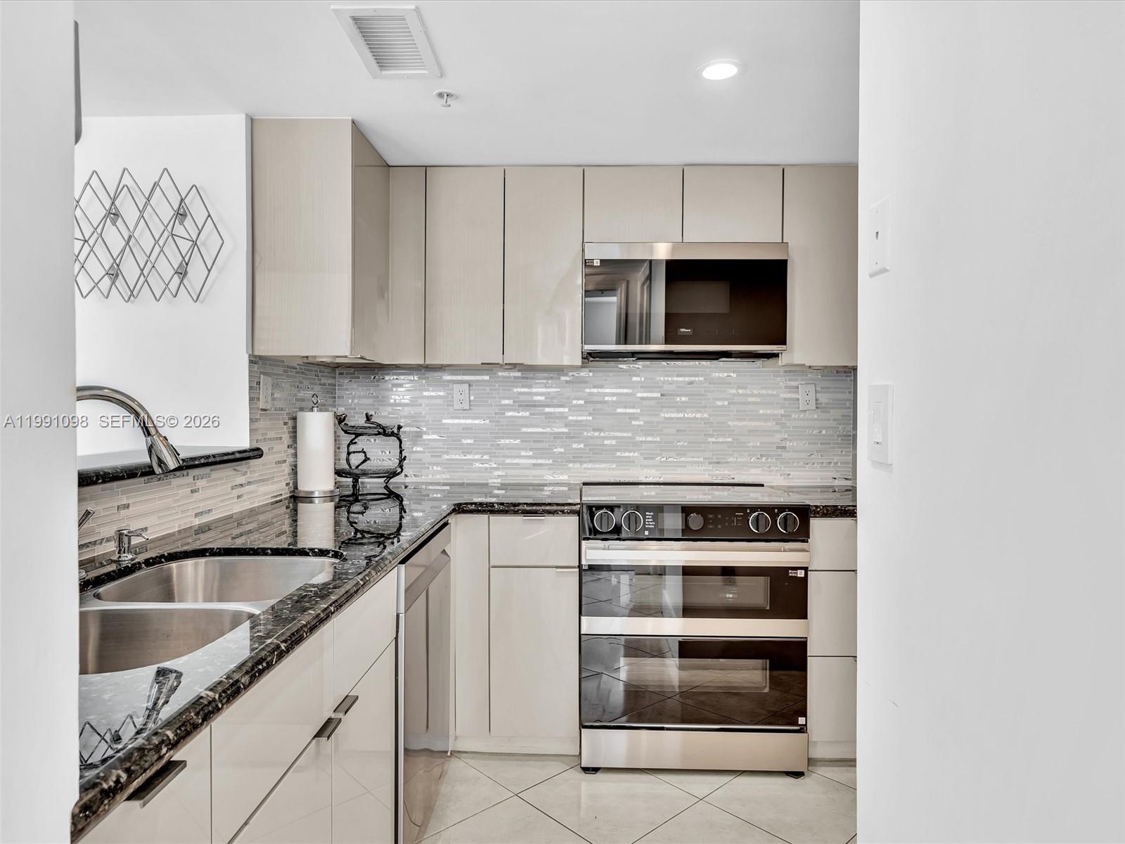 650 West Ave #1605 Miami Beach, FL 33139