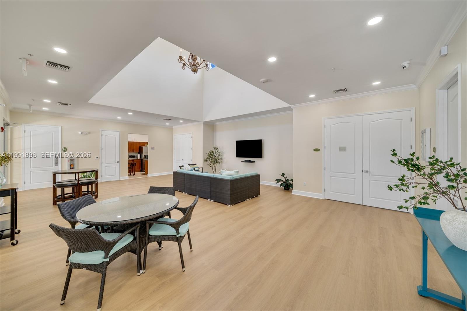 7588 SW 102nd St #203 Pinecrest, FL 33156