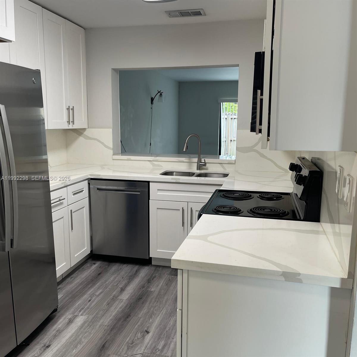 301 E Palm Cir E #301