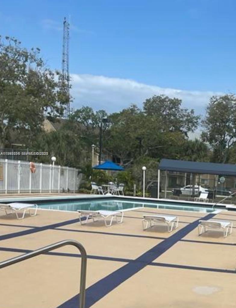 301 E Palm Cir E #301 Pembroke Pines, FL 33025