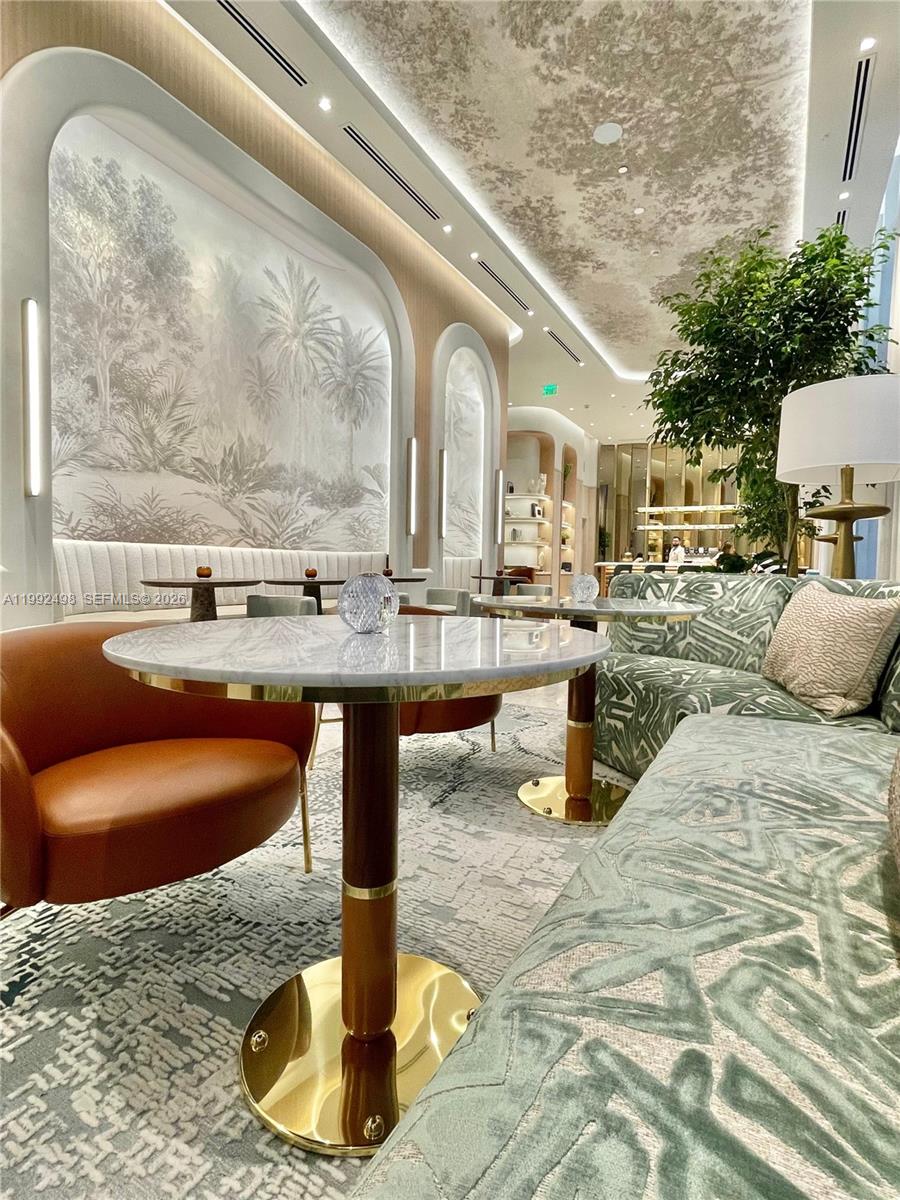 77 SE 5th St #2204 Miami, FL 33131