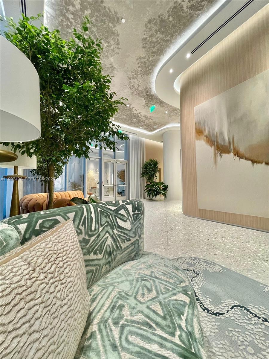 77 SE 5th St #2204 Miami, FL 33131