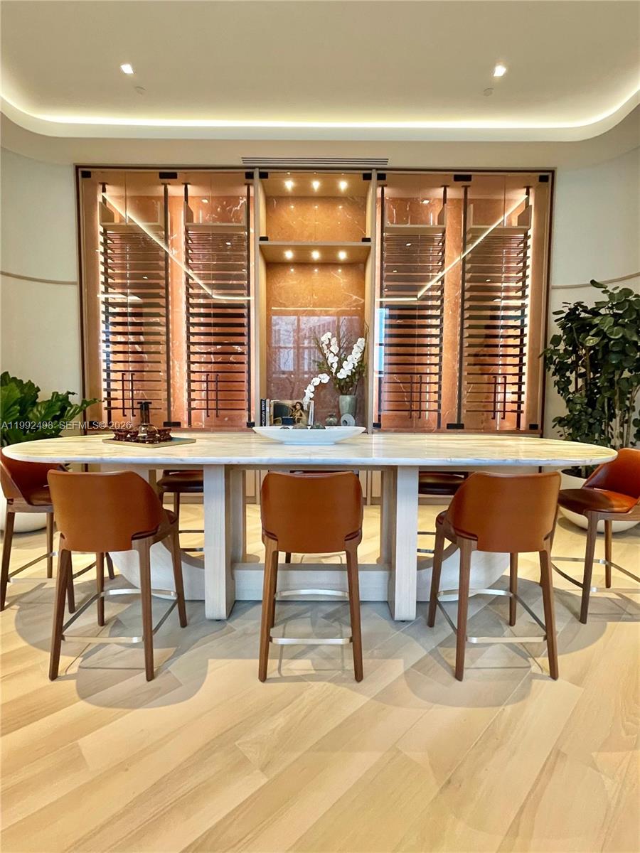 77 SE 5th St #2204 Miami, FL 33131