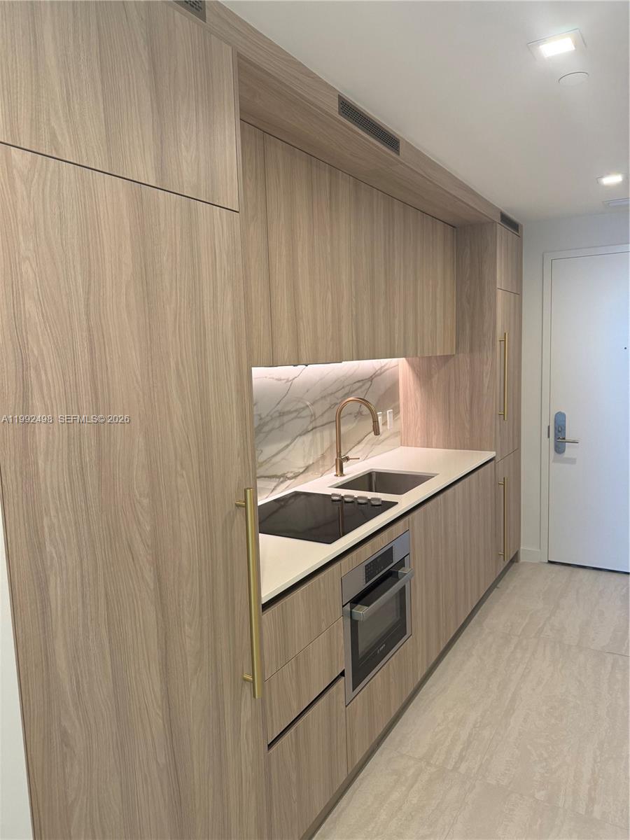 77 SE 5th St #2204 Miami, FL 33131