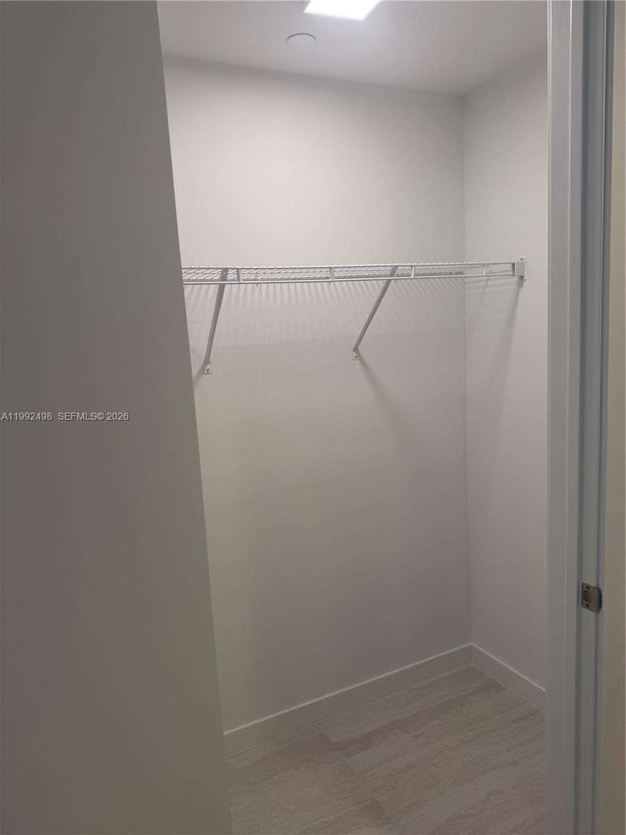 77 SE 5th St #2204 Miami, FL 33131