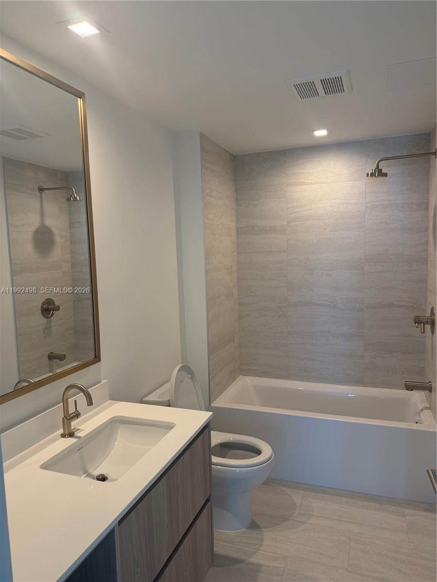 77 SE 5th St #2204 Miami, FL 33131