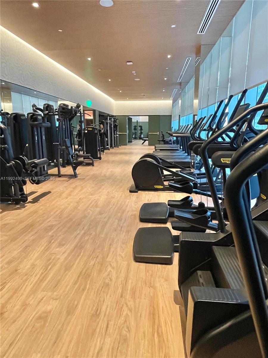 77 SE 5th St #2204 Miami, FL 33131