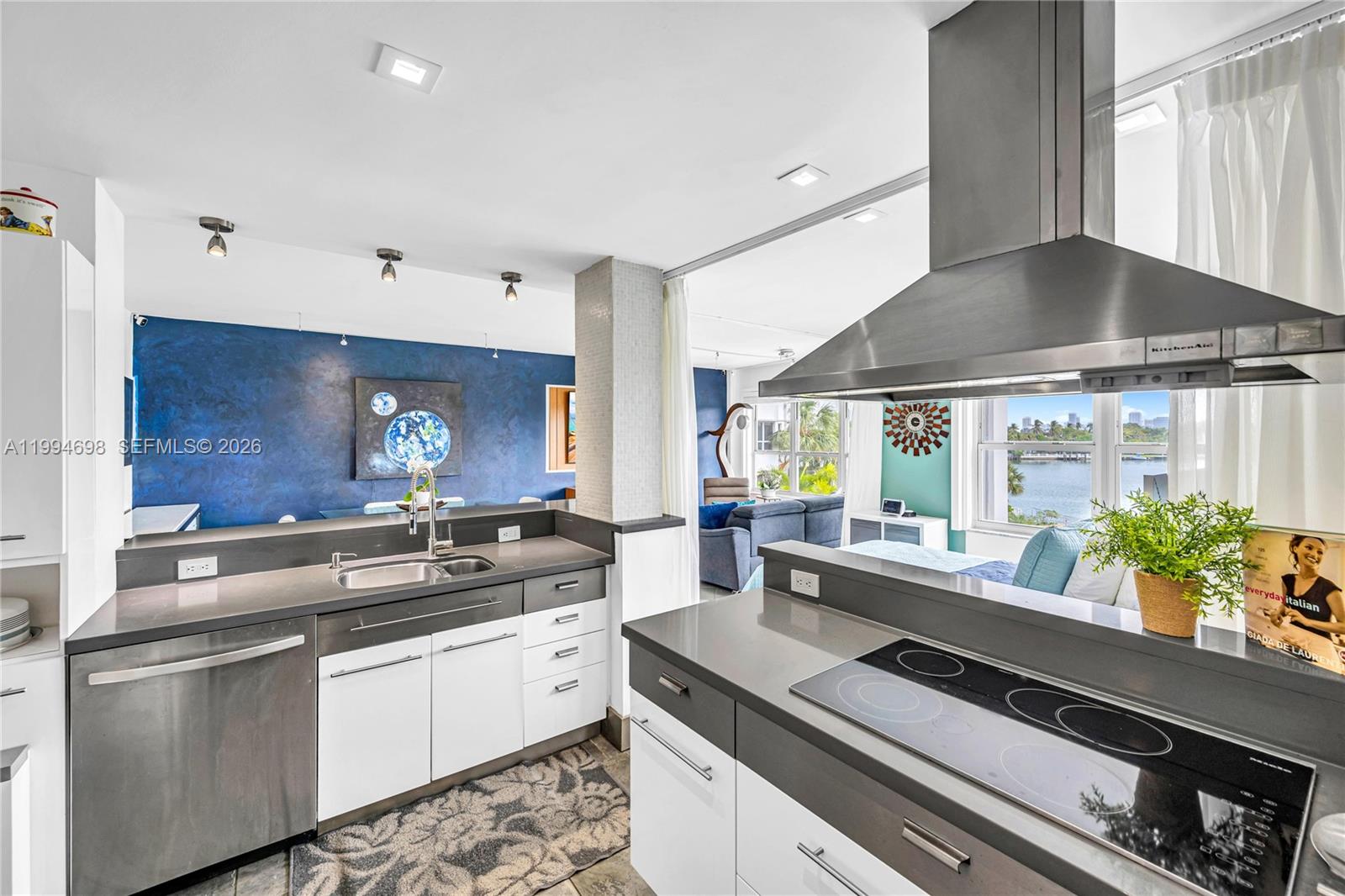 9102 W Bay Hbr Dr #3-C Bay Harbor Islands, FL 33154