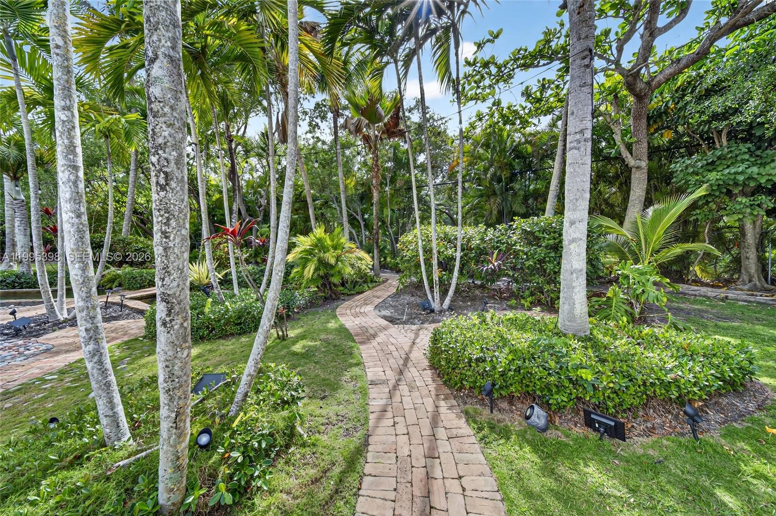 12330 Pine Needle Ln Pinecrest, FL 33156