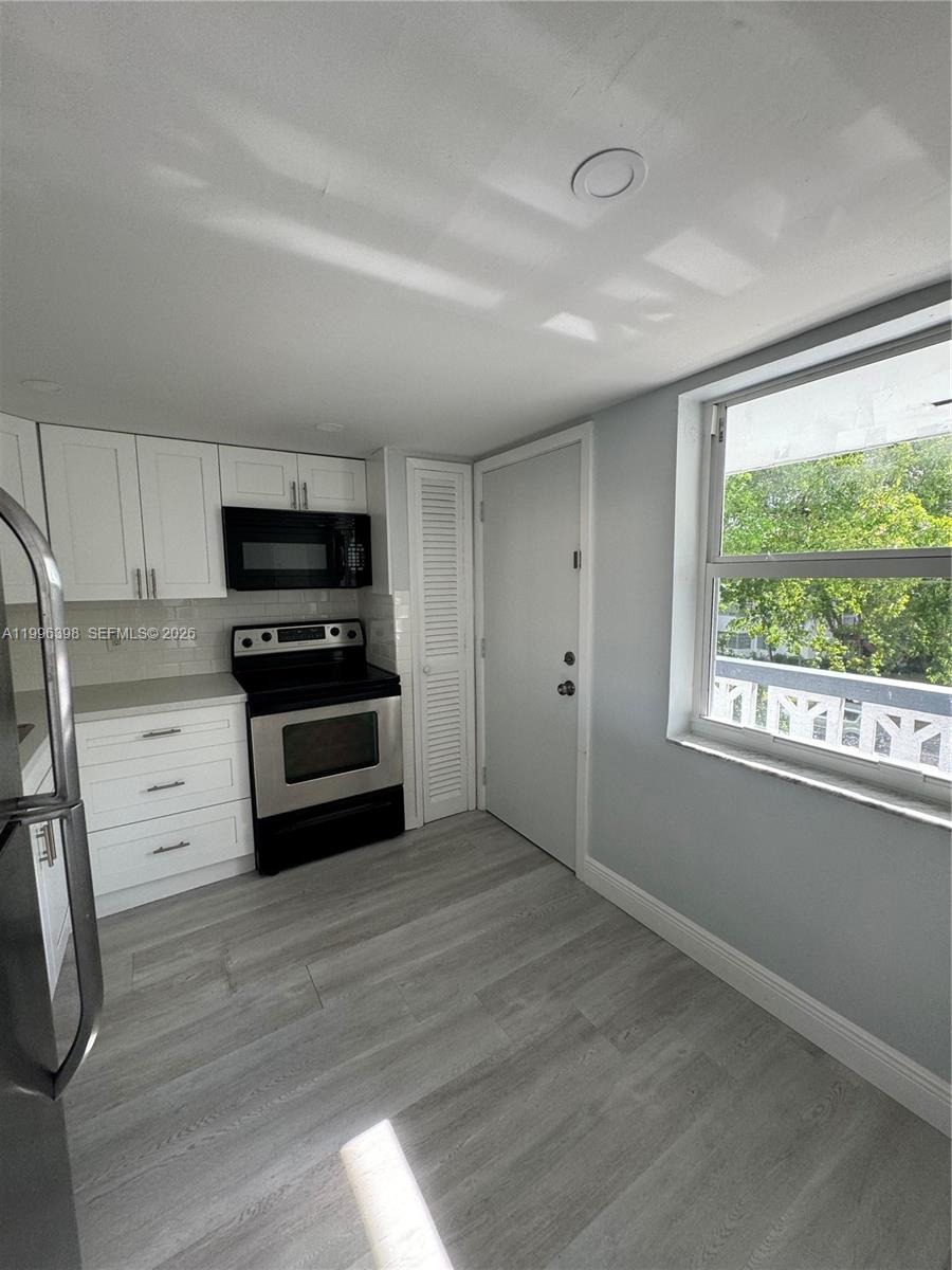 1398 NE 191st St #C305