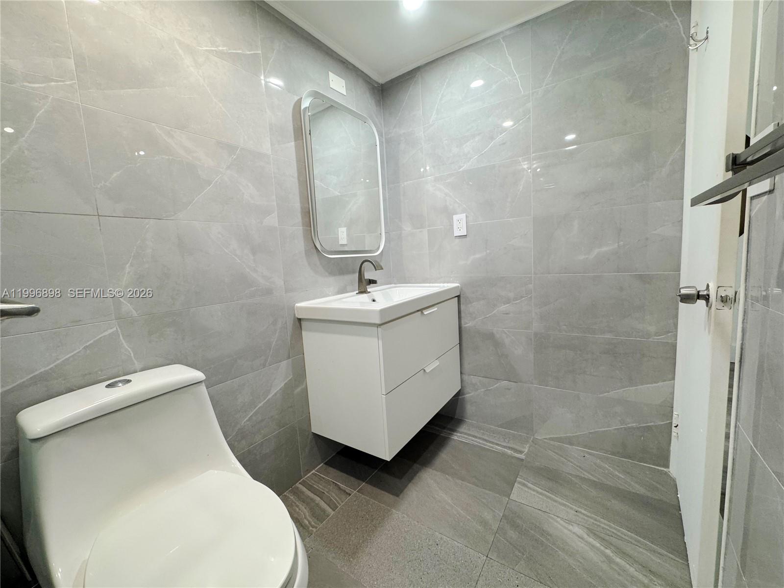 1455 N Treasure Dr #7B North Bay Village, FL 33141