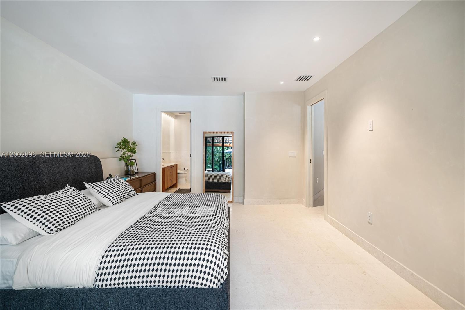 1735 Michigan Ave Miami Beach, FL 33139