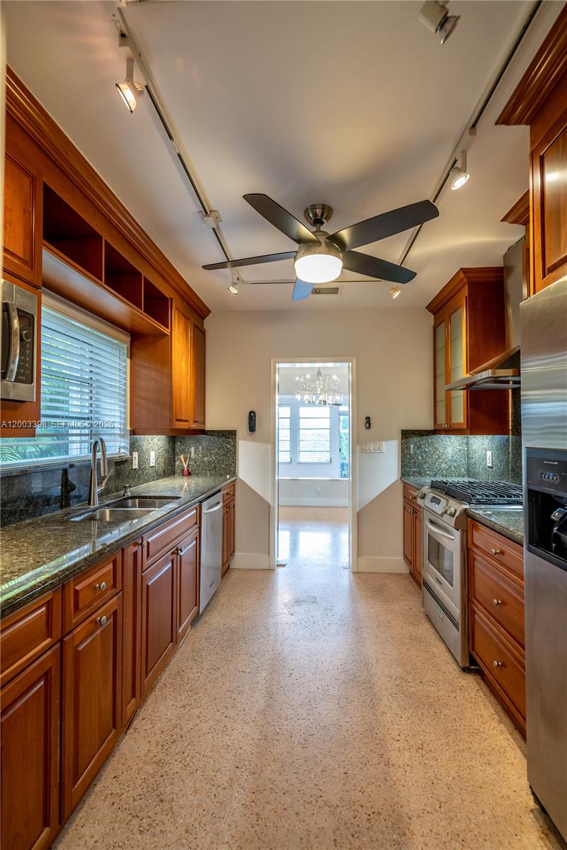 475 S Shore Dr Miami Beach, FL 33141