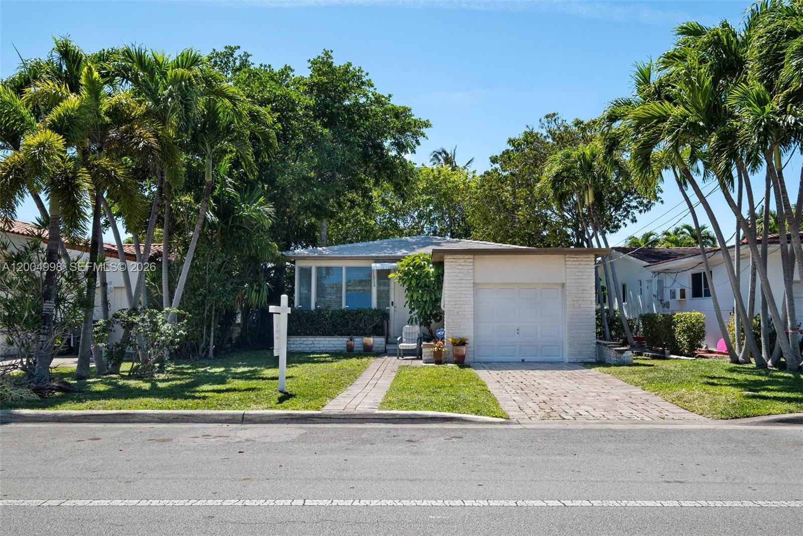 9516 Byron Ave