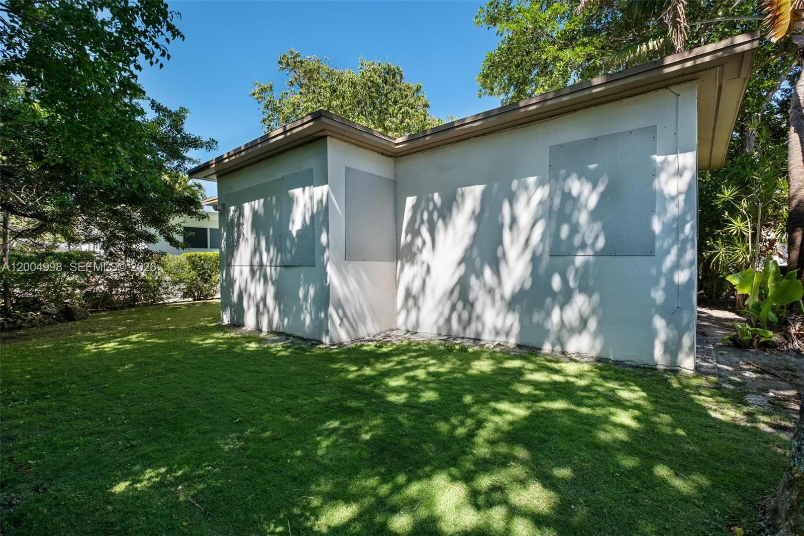 9516 Byron Ave Surfside, FL 33154