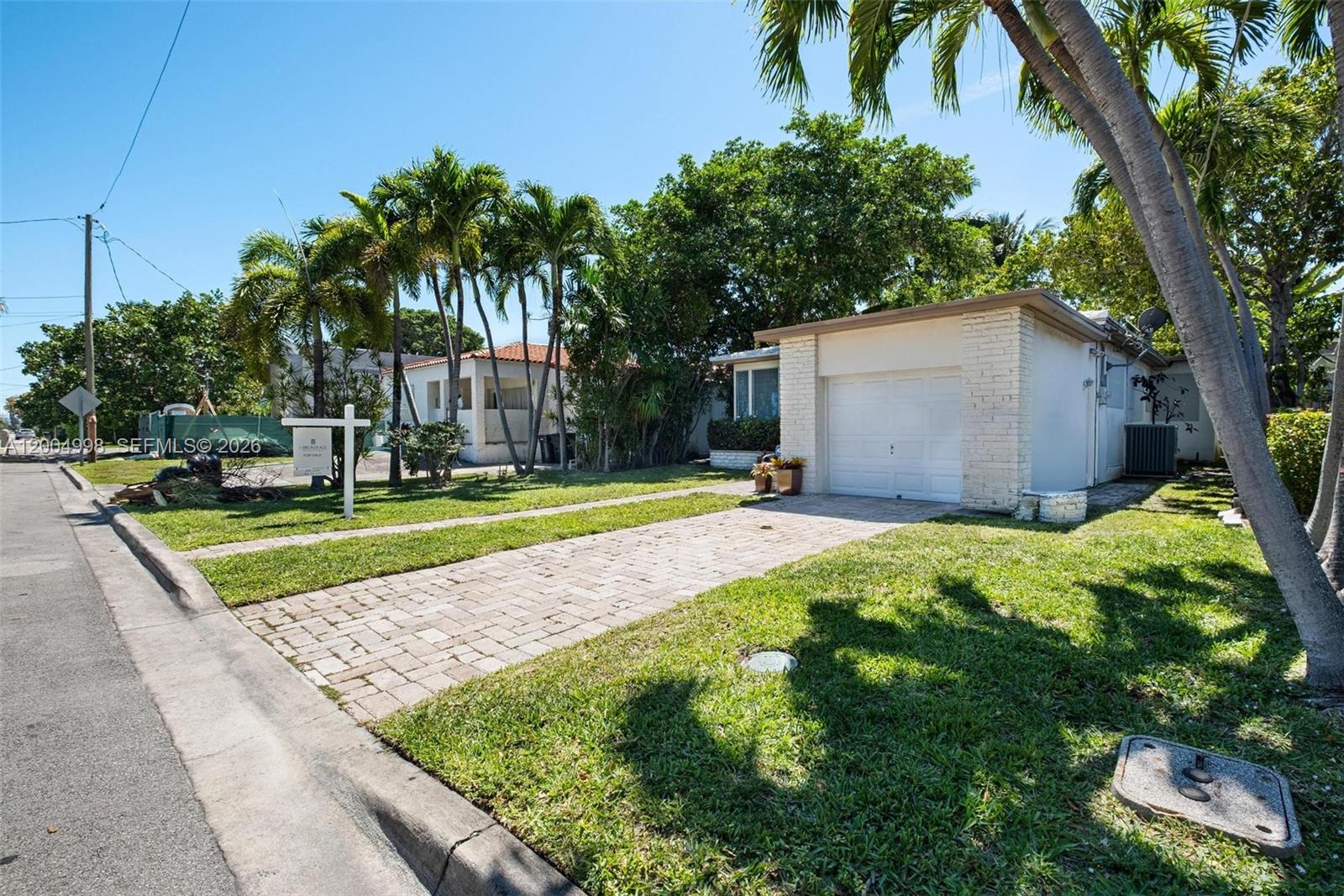 9516 Byron Ave Surfside, FL 33154