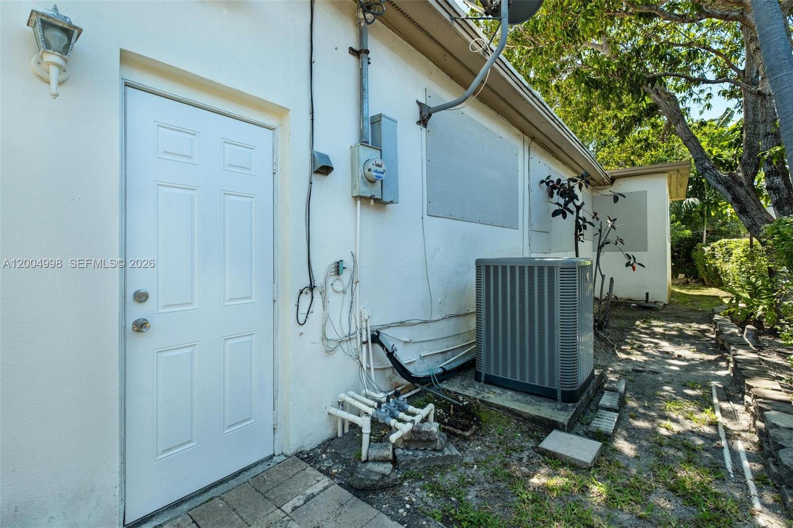 9516 Byron Ave Surfside, FL 33154