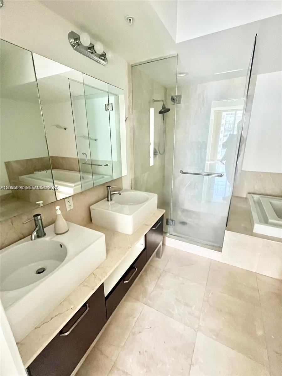 image Emerald at Brickell12