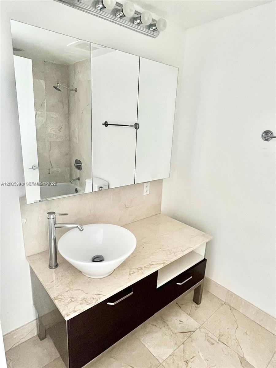 image Emerald at Brickell14