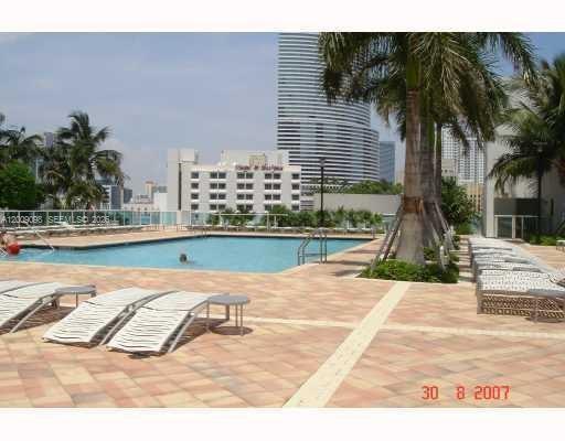 image Brickell on the River North7