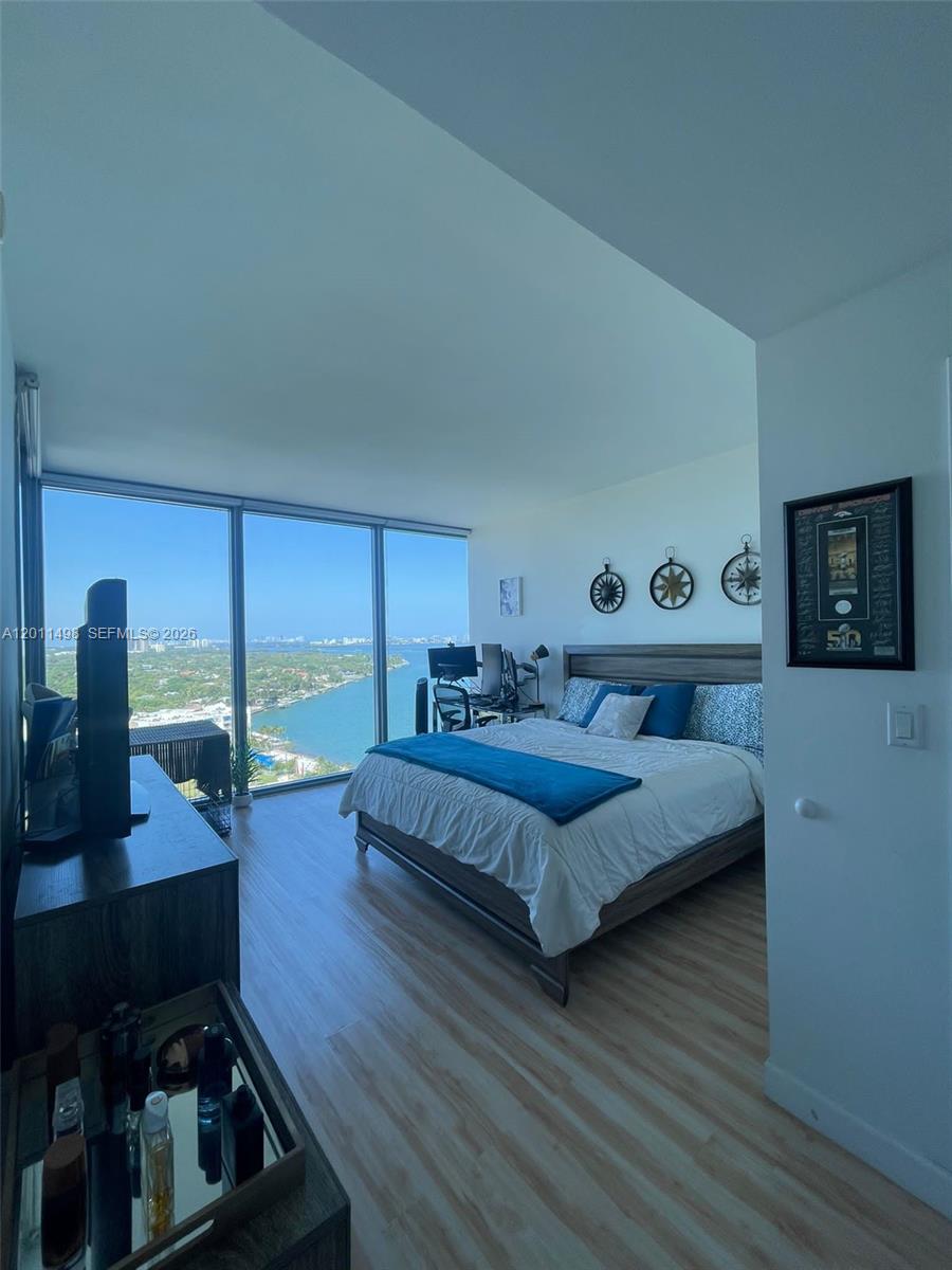 image Blue on the Bay10