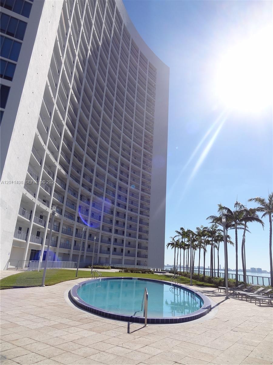 image Blue on the Bay15