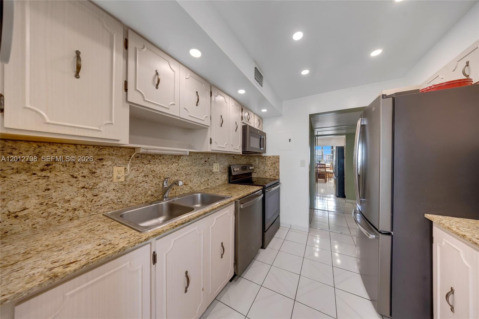 3113 S Ocean Dr #506