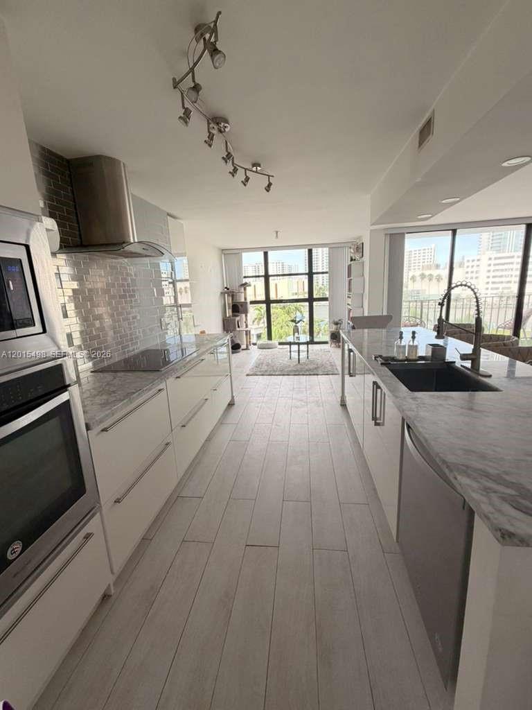 400 Leslie Dr #508