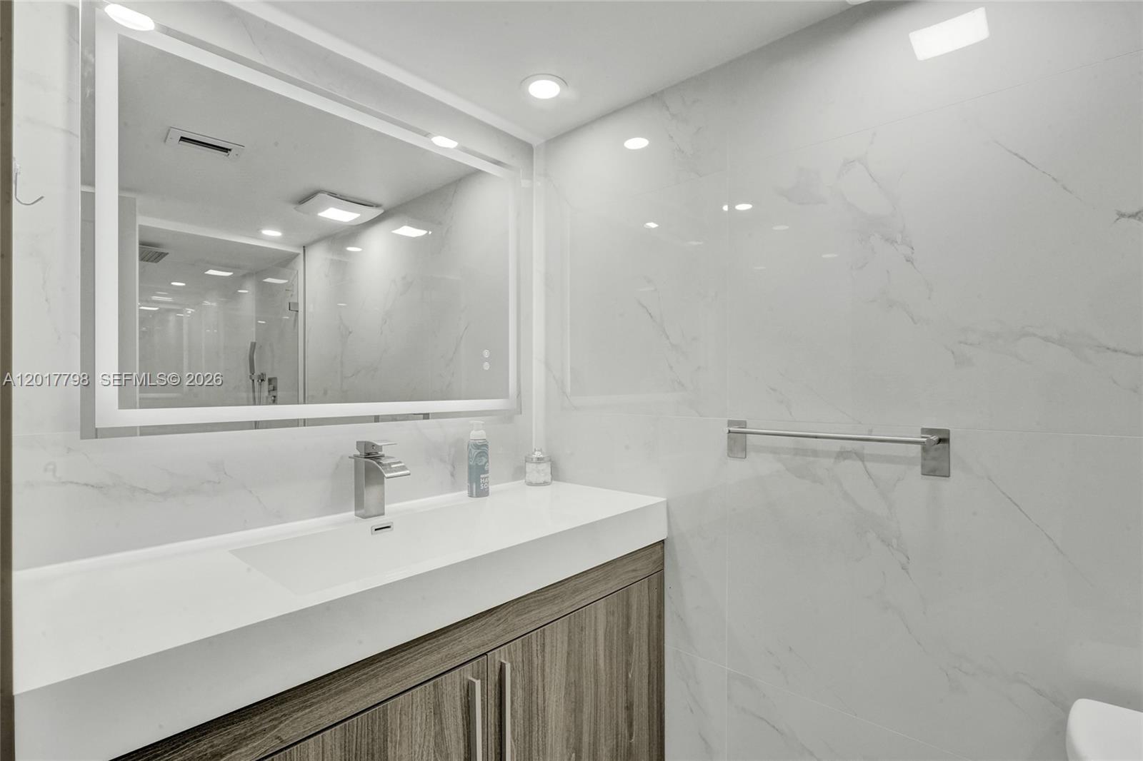 18041 Biscayne Blvd #1804 Aventura, FL 33160
