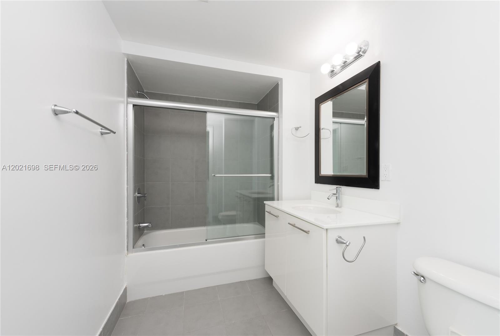 92 SW 3rd St #2812 Miami, FL 33130