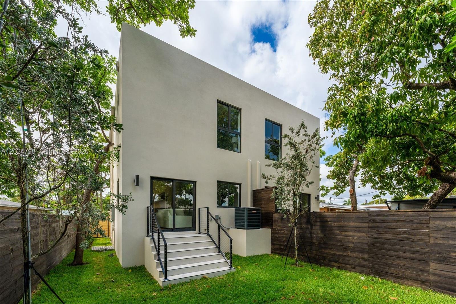 1917 NW 17th St #A Miami, FL 33125